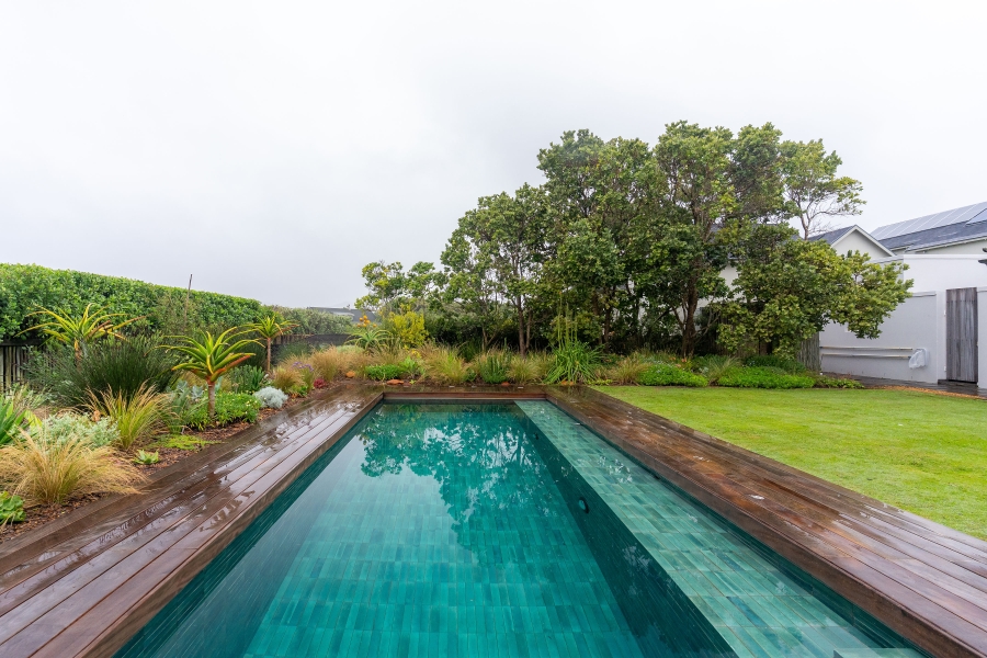 4 Bedroom Property for Sale in Lake Michelle Western Cape